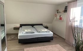 #2 Großes Zimmer mit Pool und Garten